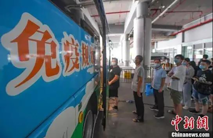 送苗上门！永利皇宫官网移动疫苗接种车开进社区