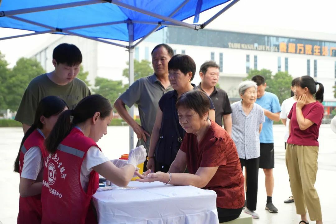 流动医疗暖民心·签约服务进万家! 永利皇宫官网民生体检巡诊车助力滑县医共体建设