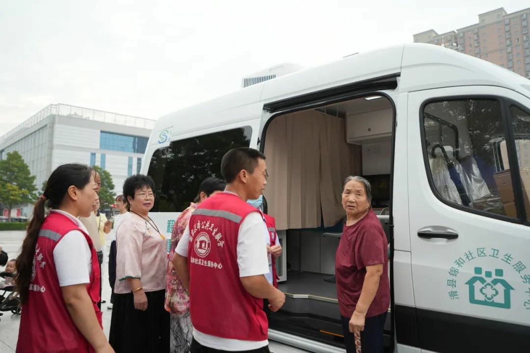 流动医疗暖民心·签约服务进万家! 永利皇宫官网民生体检巡诊车助力滑县医共体建设